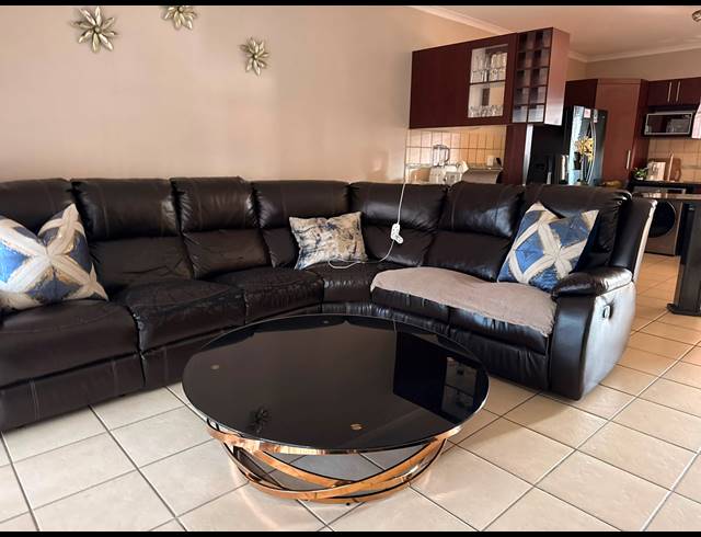 3 BEDROOM APARTMENT FOR SALE IN WATERVAL EAST